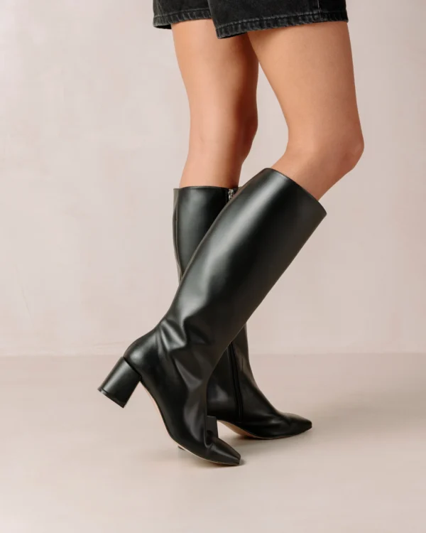 chalk-black-boots-svegan-957158_2048x2048
