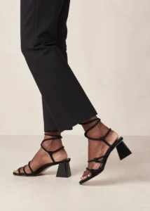 goldie-black-sandal-sandals-alohas-518616_3000x_dee68677-2e00-46bc-9f0b-69caae2534ec