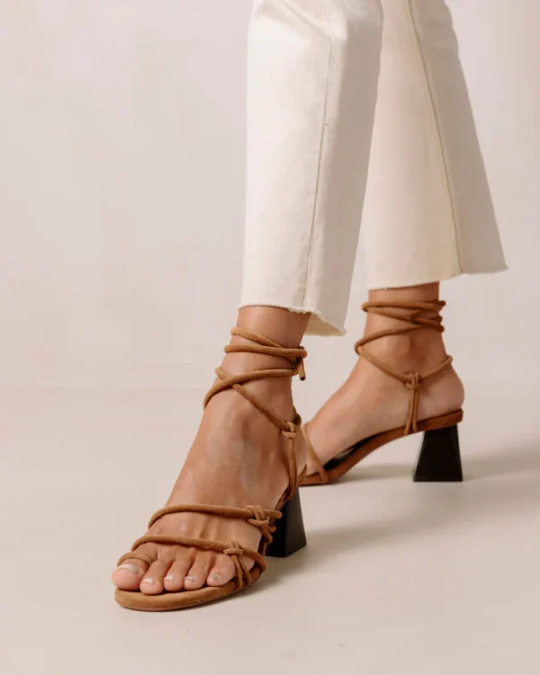 goldie-tan-sandal-sandals-alohas-784199_3000x_92988333-a727-4180-ad7b-a0a5b4b63d2c
