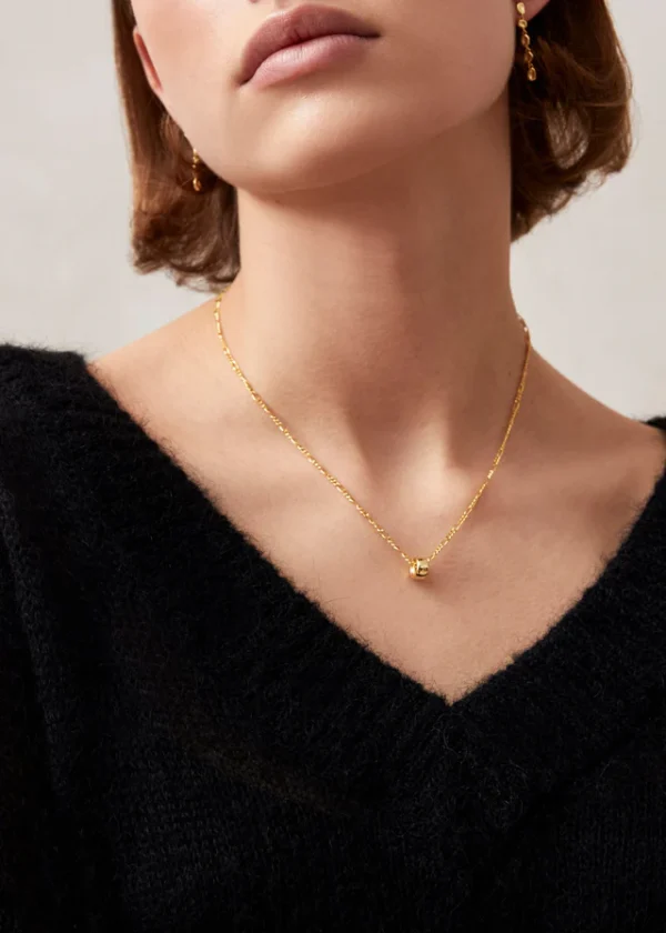 pomeda-black-sweater-sweaters-alohas-872028_3000x_bf22b8c0-b6e2-4371-8dce-93186e19a49f